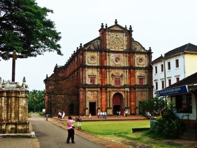 Explore Goa at your own pace in style with self drive thar rental in Goa